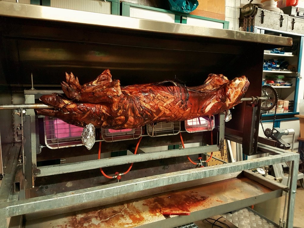 Spanferkel Tinas Geburtstag.jpg (550.68 KiB) 29701 mal betrachtet Spanferkel Tinas Geburtstag.jpg